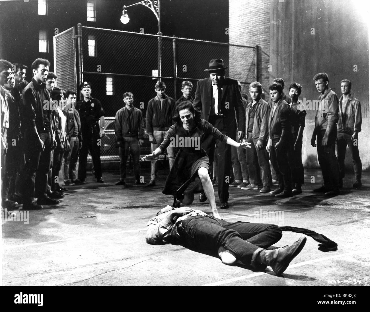 WEST SIDE STORY (1961) NATALIE WOOD, RICHARD BEYMER WSSY 007P Stock Photo