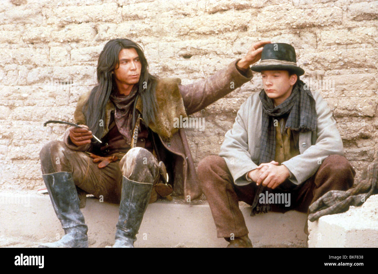 YOUNG GUNS II: BLAZE OF GLORY (1990) YOUNG GUNS 2 (ALT) LOU DIAMOND PHILLIPS, BALTHAZAR GETTY YN2 048 D Stock Photo