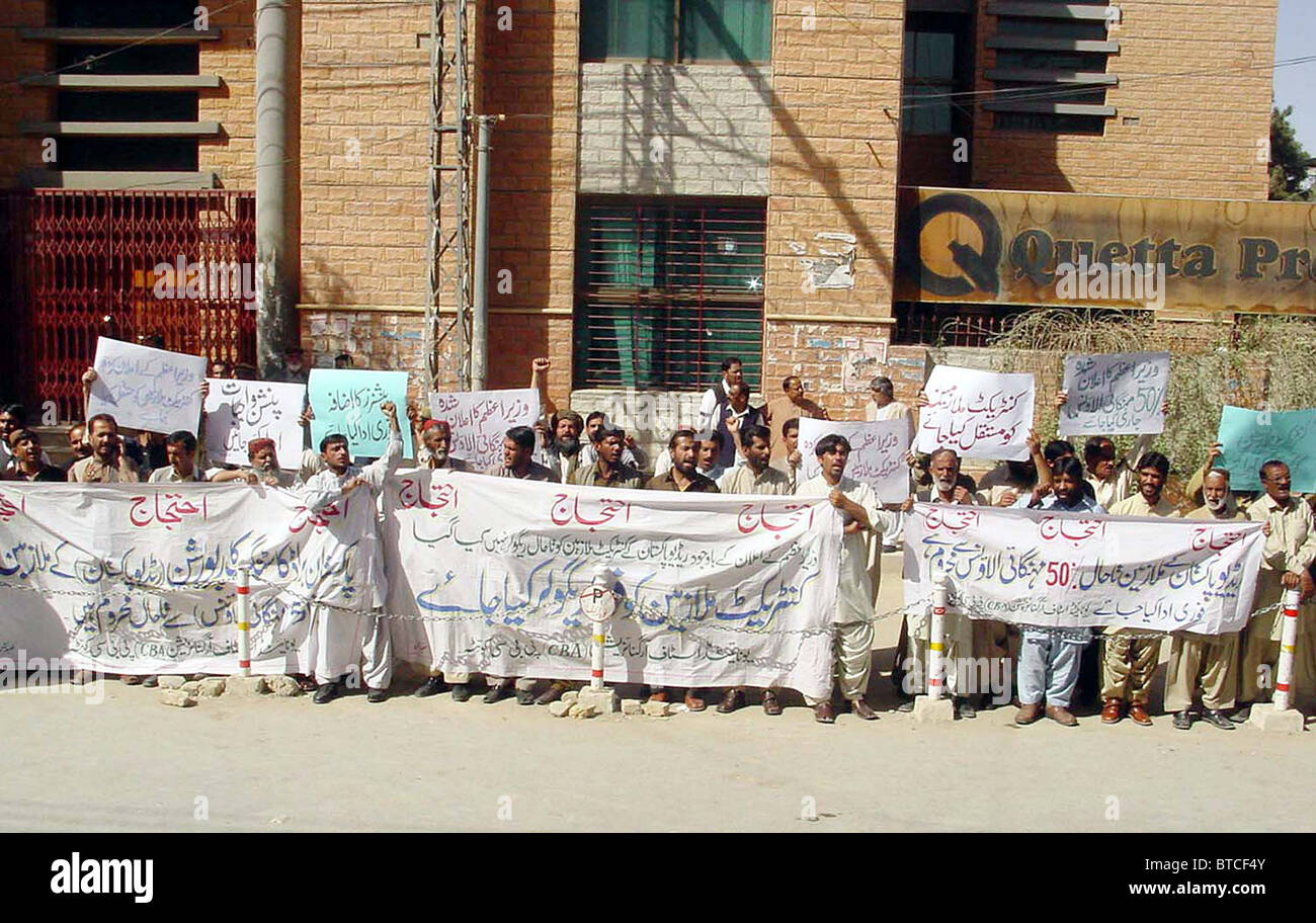 Radio (RP) employees chant slogans in favor of their demands during a protest demonstration arranged by United Staff Stock Photo