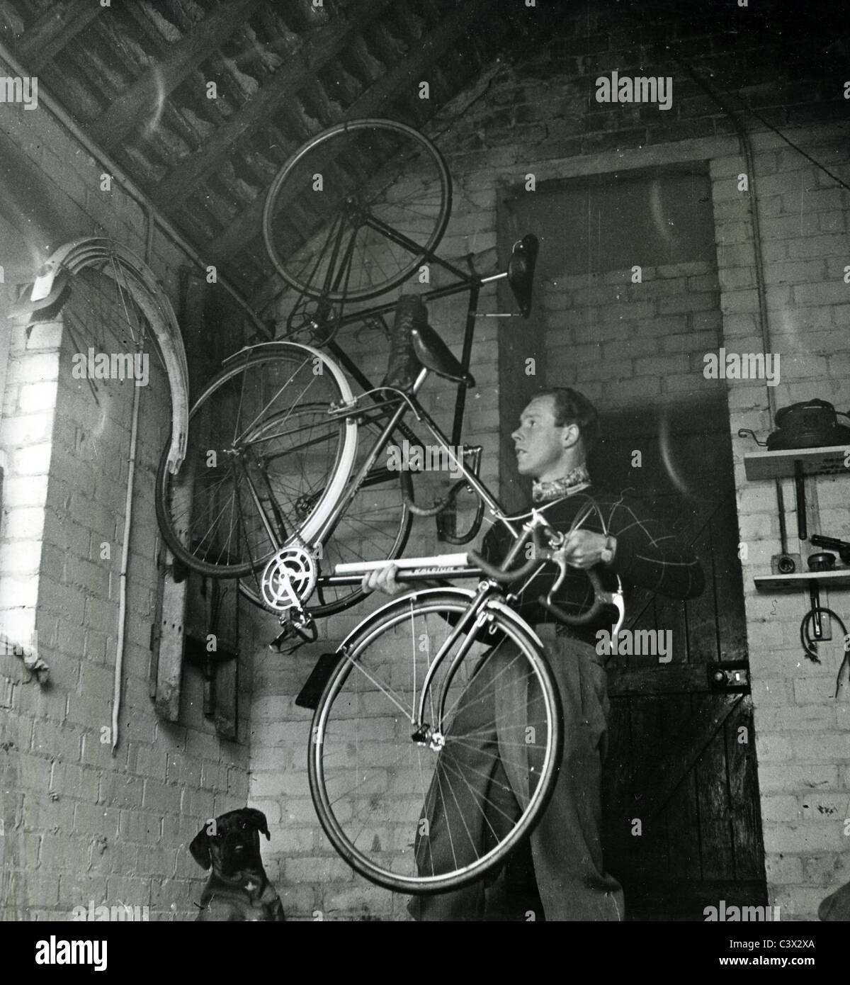 REG HARRIS (1920-1992) Champion English track racing cyclist at his Rusholme, Cheshire, home in 1950 Stock Photo