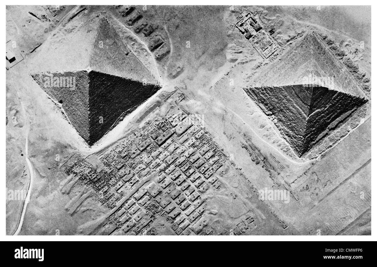 1925 1925 Great Pyramid of Cheops Giza Necropolis Khufu Seven Wonders of the Ancient World sheep  Egypt Egyptian seen from air Stock Photo