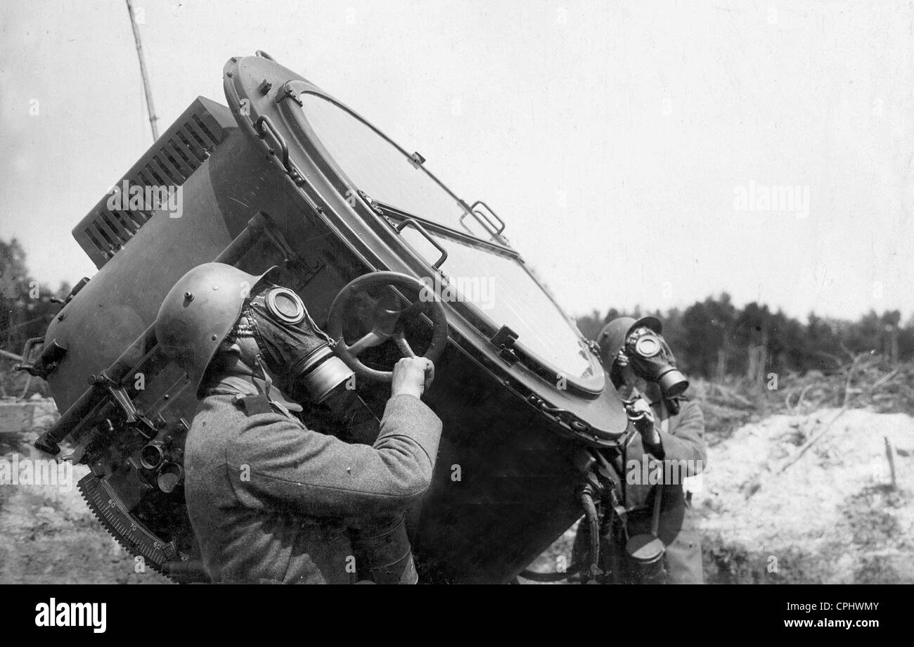 Floodlight of a German ant-aircraft battery, 1918 Stock Photo