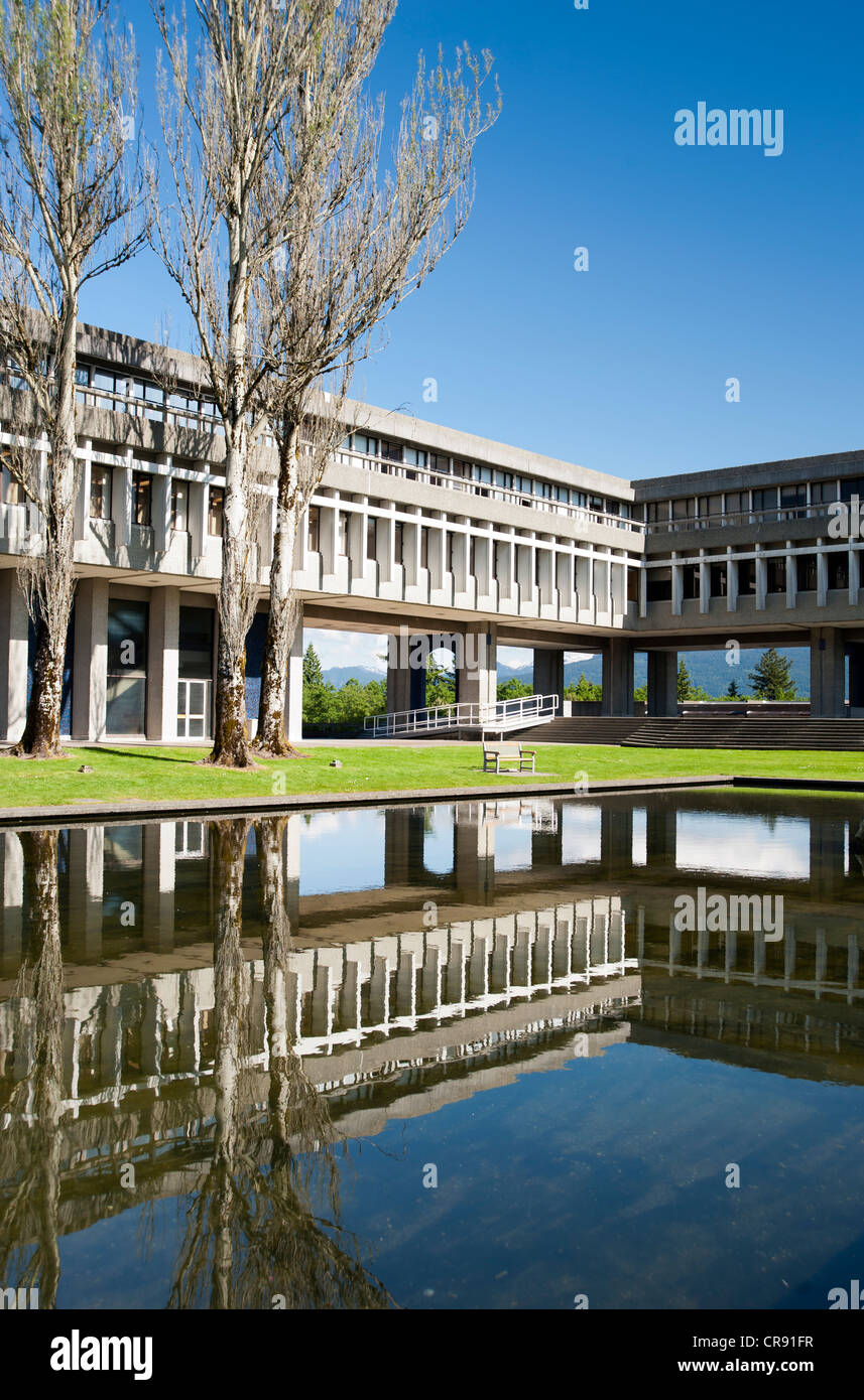 Pond and building on campus of Simon Fraser University, Burnaby, British Columbia, Canada Stock Photo