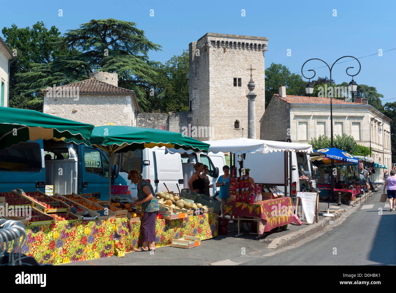 Market day in Eymet, a Bastide town in the Dordogne region of France Stock Photo