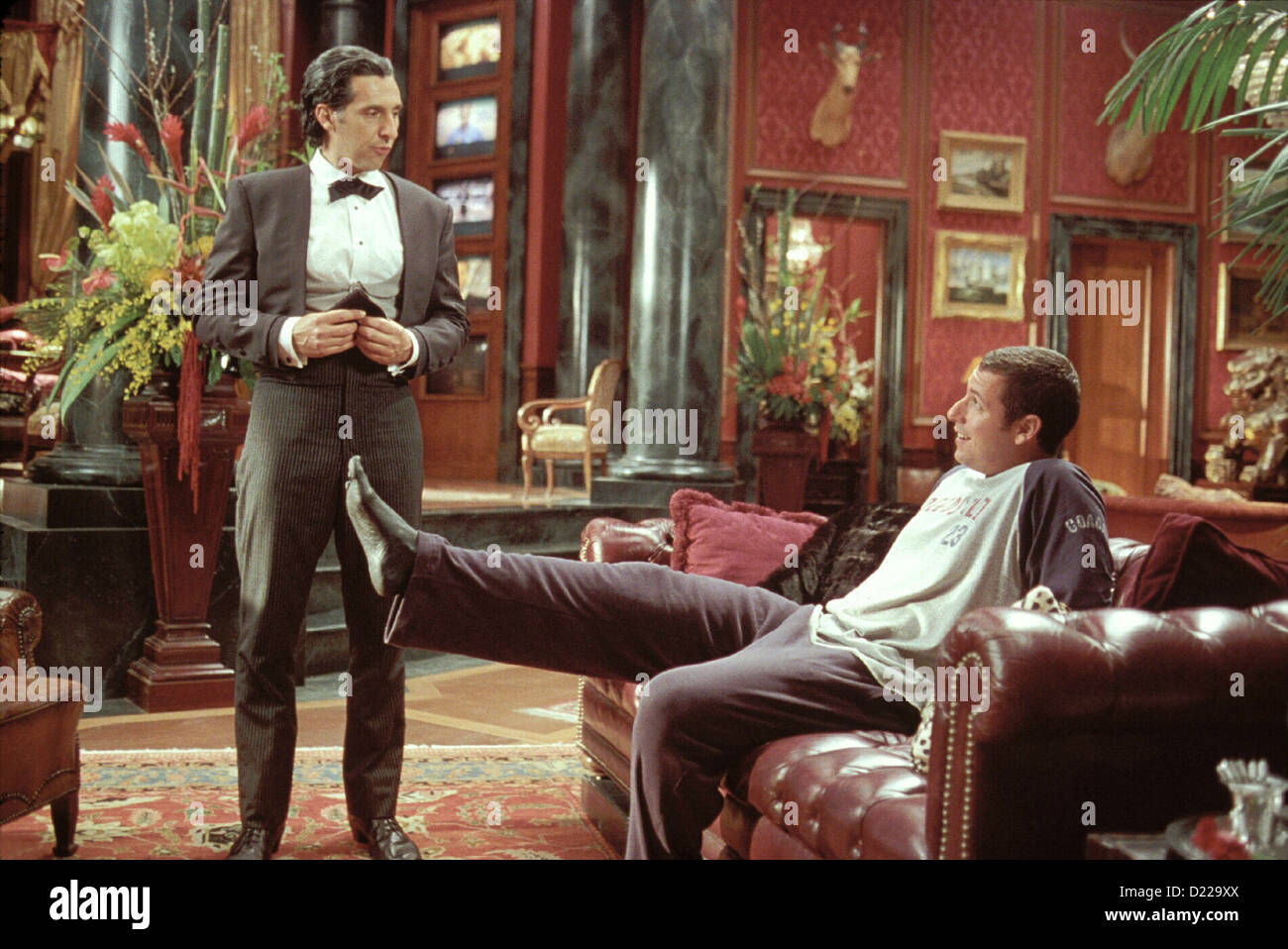 Mr. Deeds  Mr. Deeds  John Turturro, Adam Sandler Emilio (John Turturro) macht Spaesse mit Longfellow Deeds (Adam Sandler). *** Stock Photo