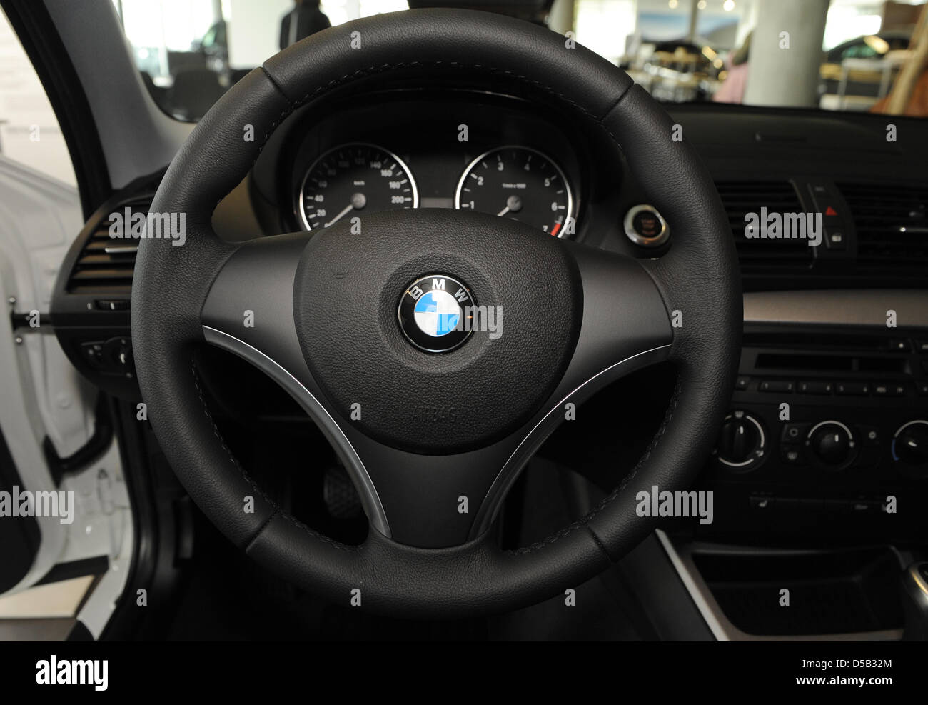 The steering wheel and dashboard of a BMW seen at the BMW dealer in Froettmaning, Munich, 25 October 2009. Photo: Felix Hoerhager Stock Photo