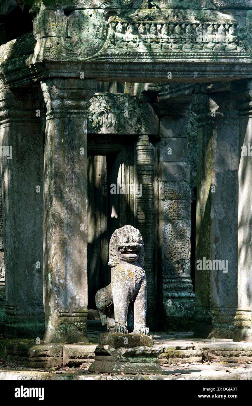 Guardian lion, stone sculpture at the East Gate, Preah Khan Temple, built by King Jayavarman VII in the 12th Century, Angkor Stock Photo