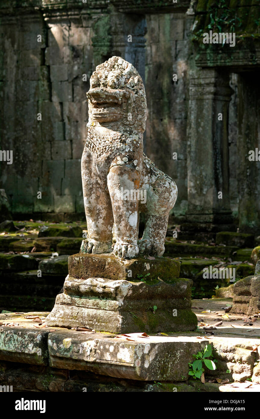 Guardian lion made of stone at the East Gate, Preah Khan Temple, built by King Jayavarman VII, 12th century, Angkor, Cambodia Stock Photo