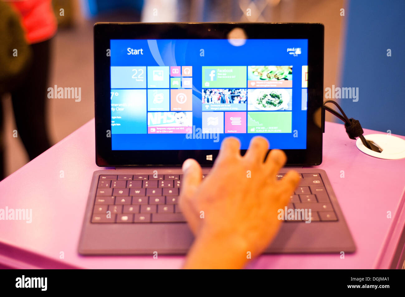 London, UK - 22 October 2013: a Microsoft Surface device is on display during the Apps World exhibition at Earl's Court in London. Credit:  Piero Cruciatti/Alamy Live News Stock Photo