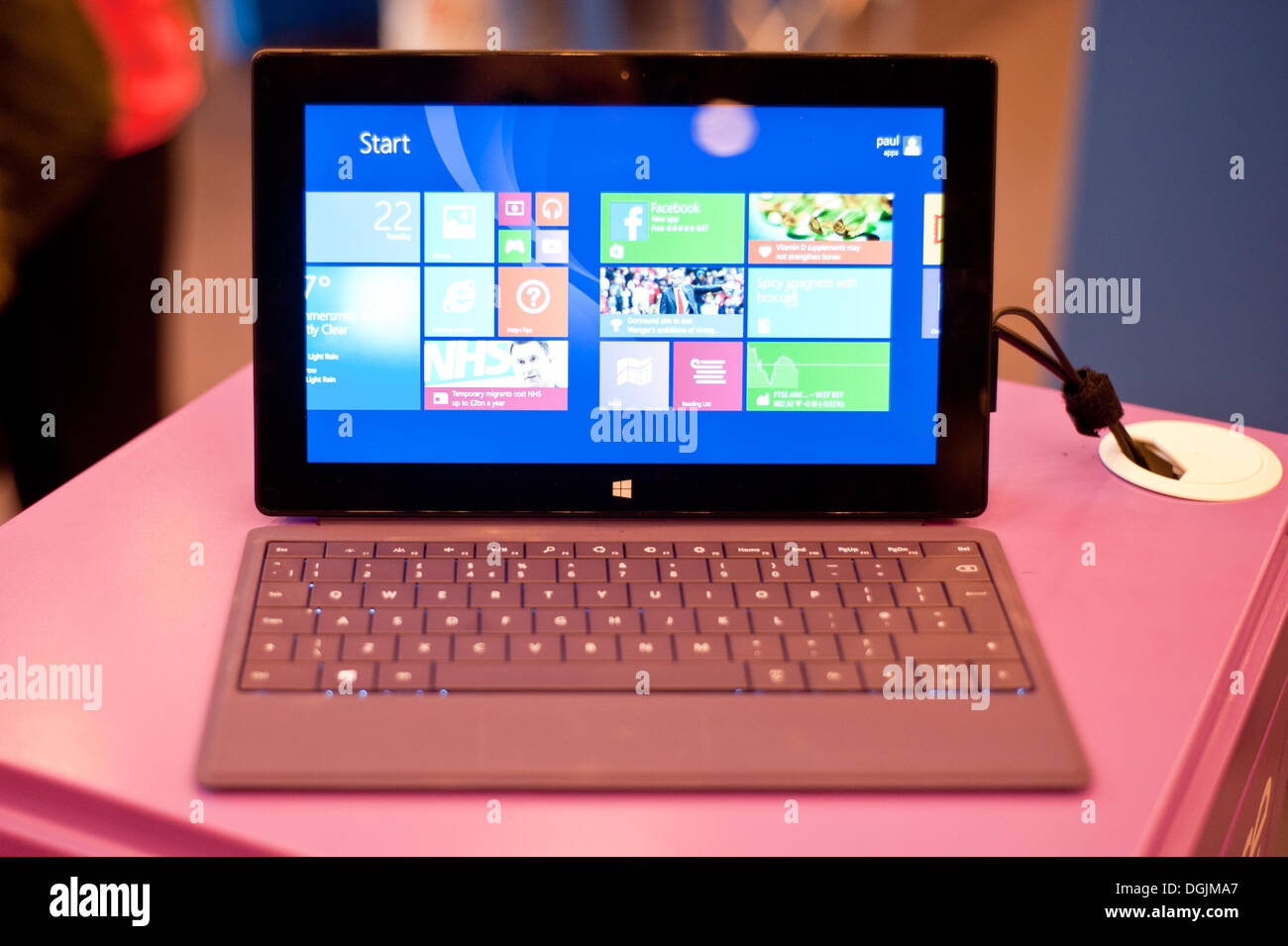 London, UK - 22 October 2013: a Microsoft Surface device is on display during the Apps World exhibition at Earl's Court in London. Credit:  Piero Cruciatti/Alamy Live News Stock Photo