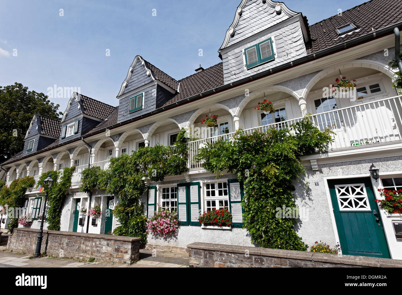 Idyllic terraced houses, historic residential area of Margarethenhoehe Garden City, Essen, Ruhr area, North Rhine-Westphalia Stock Photo