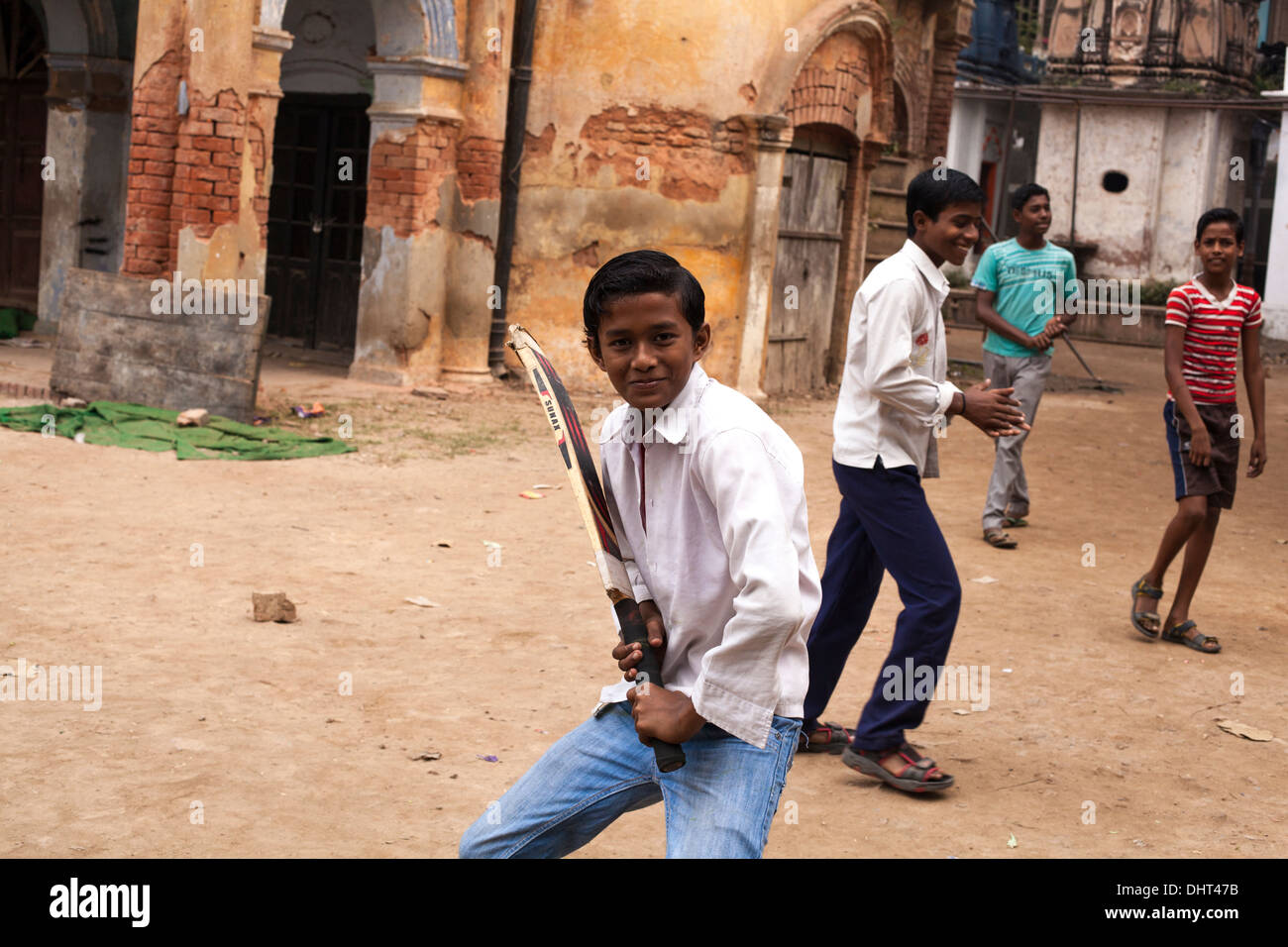 boys playing cricket in India Stock Photo