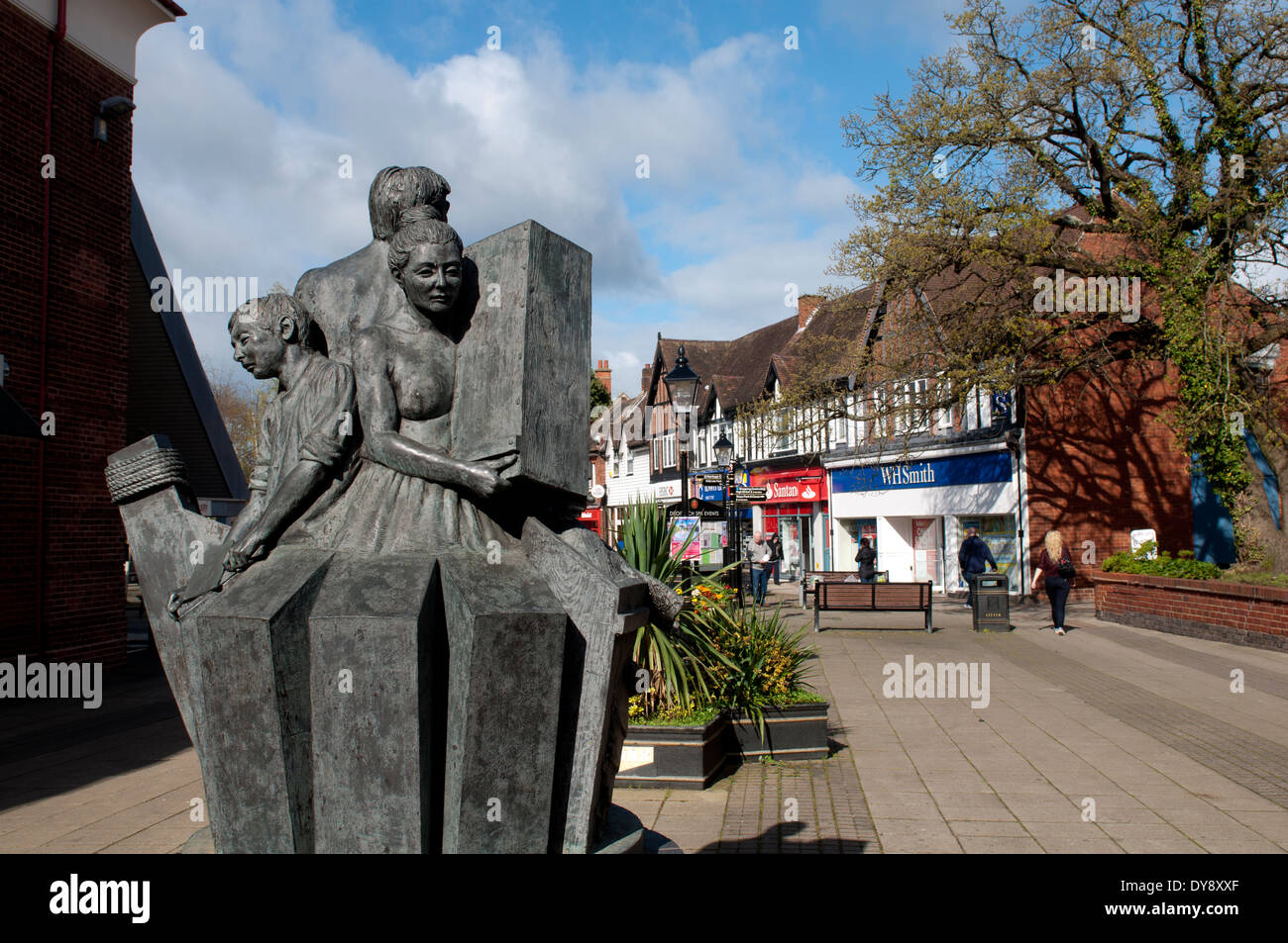 The Saltworkers statue and Victoria Square, Droitwich Spa, Worcestershire, England, UK Stock Photo