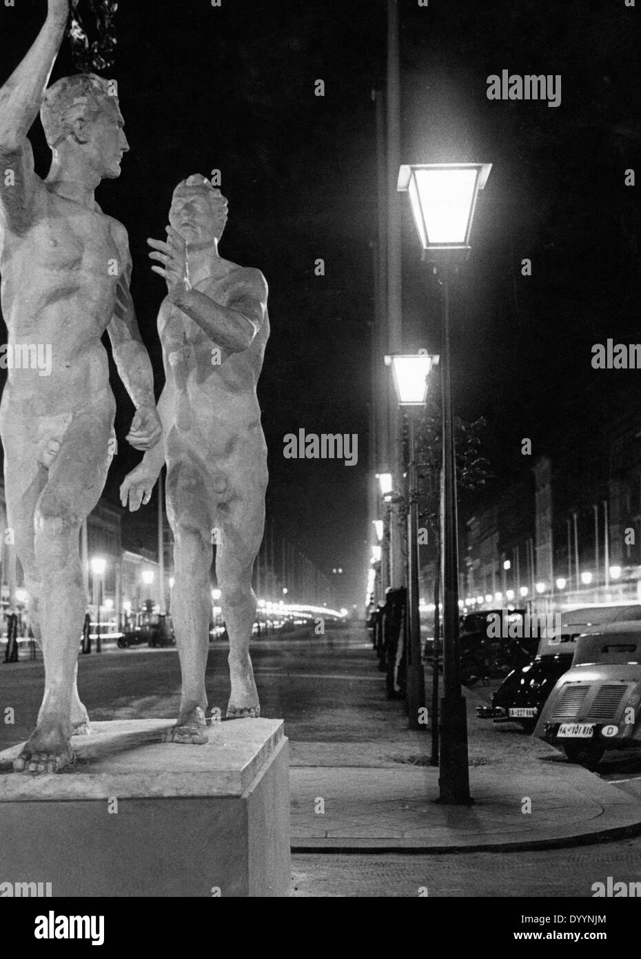 Olympic Games: Statues and street lamps Unter den Linden in Berlin, 1936 Stock Photo