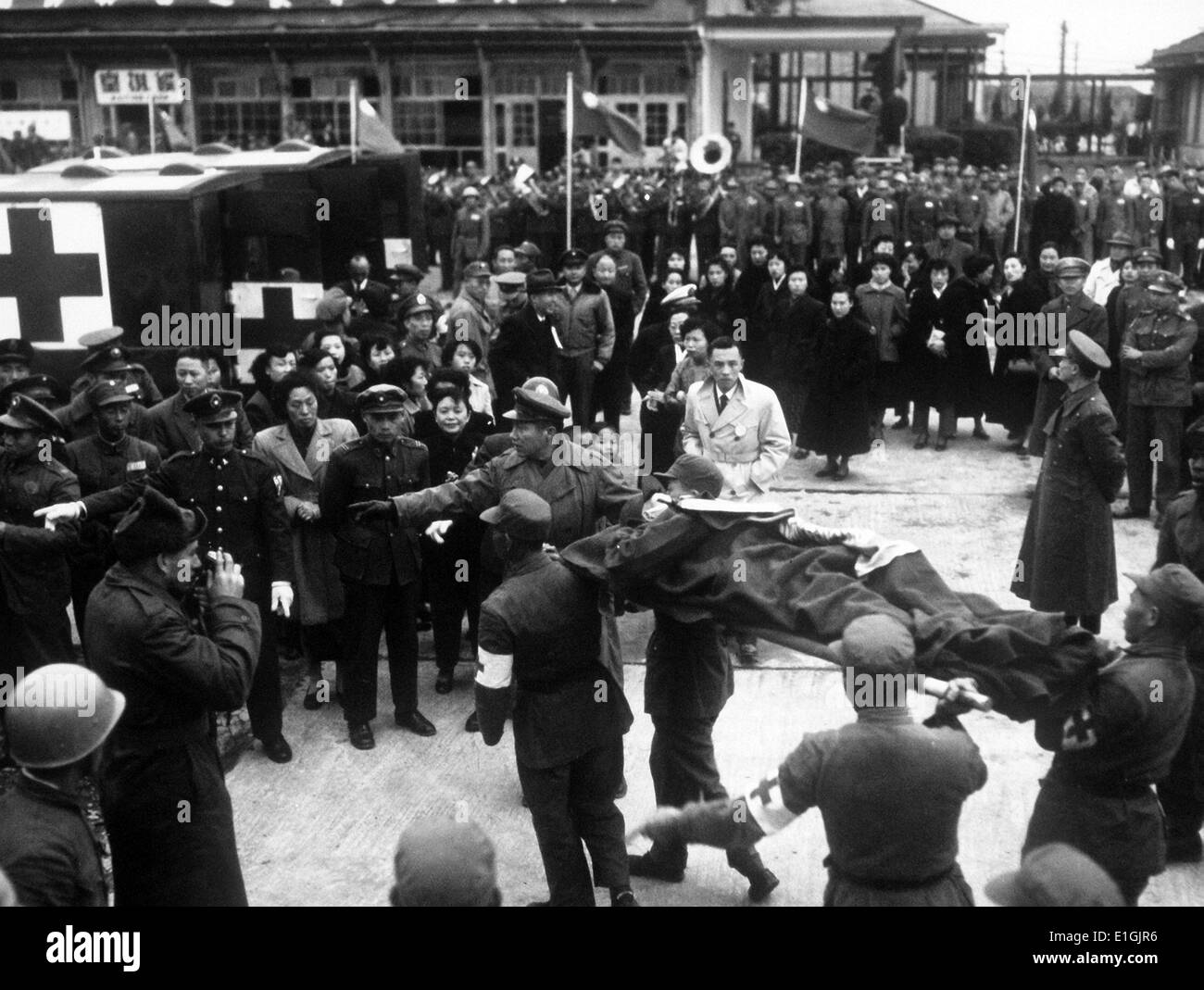 Korean War: Chinese and North Korean Communist POWs released from Prisoner of War compounds in Korea after renouncing Communism Stock Photo