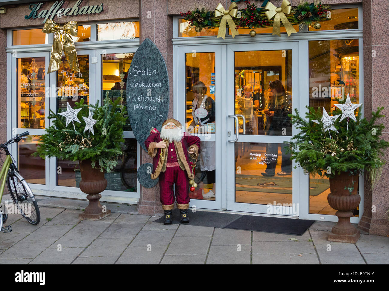 Coffee shop entrance, festive Christmas decorations, Germany Stock ...