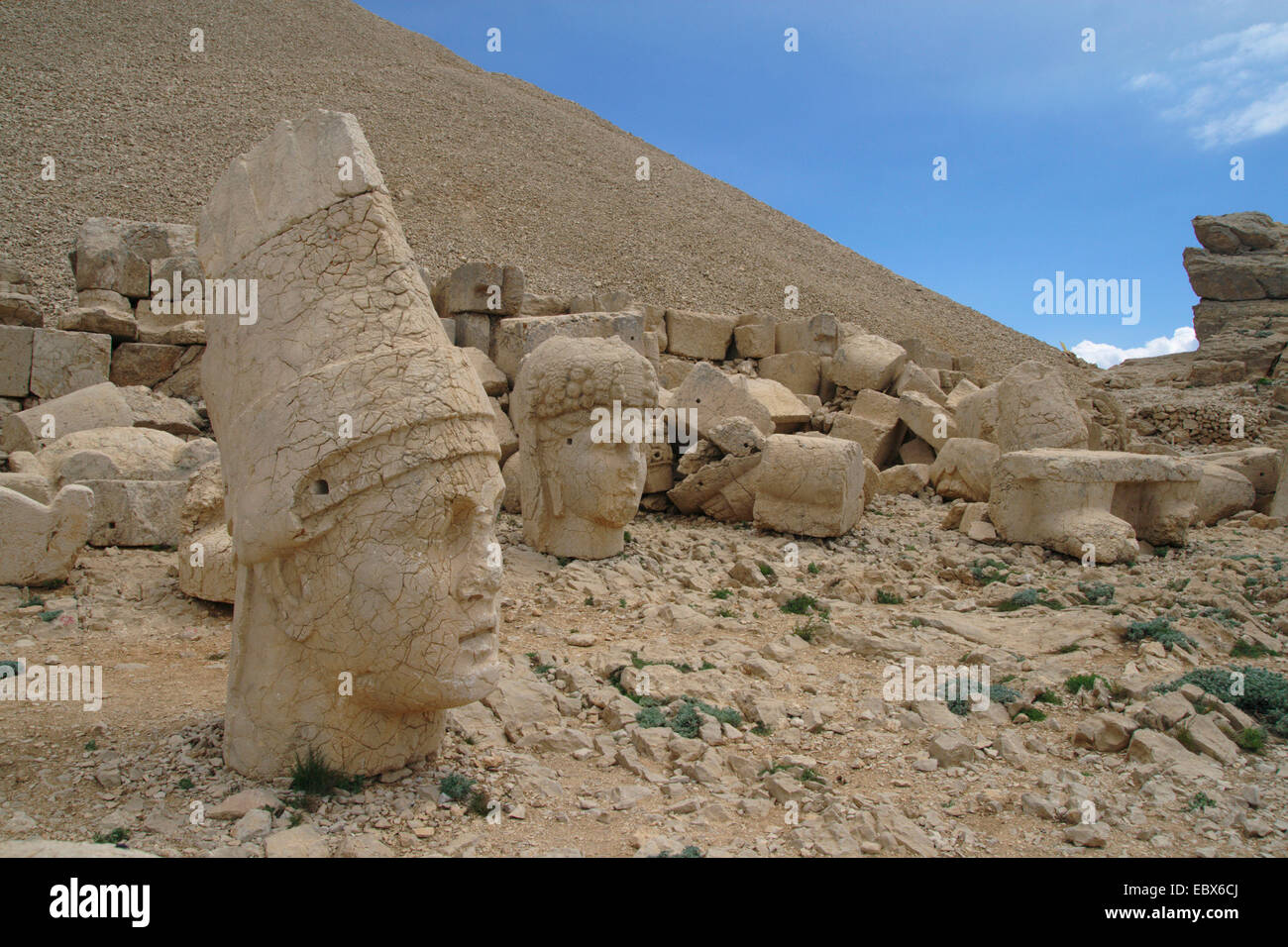 free-standing heads of over-size statues of kings and deities at the ancient sanctum and tomb at Mount Nemrut, Turkey, Anatolia, Taurusgebirge Stock Photo