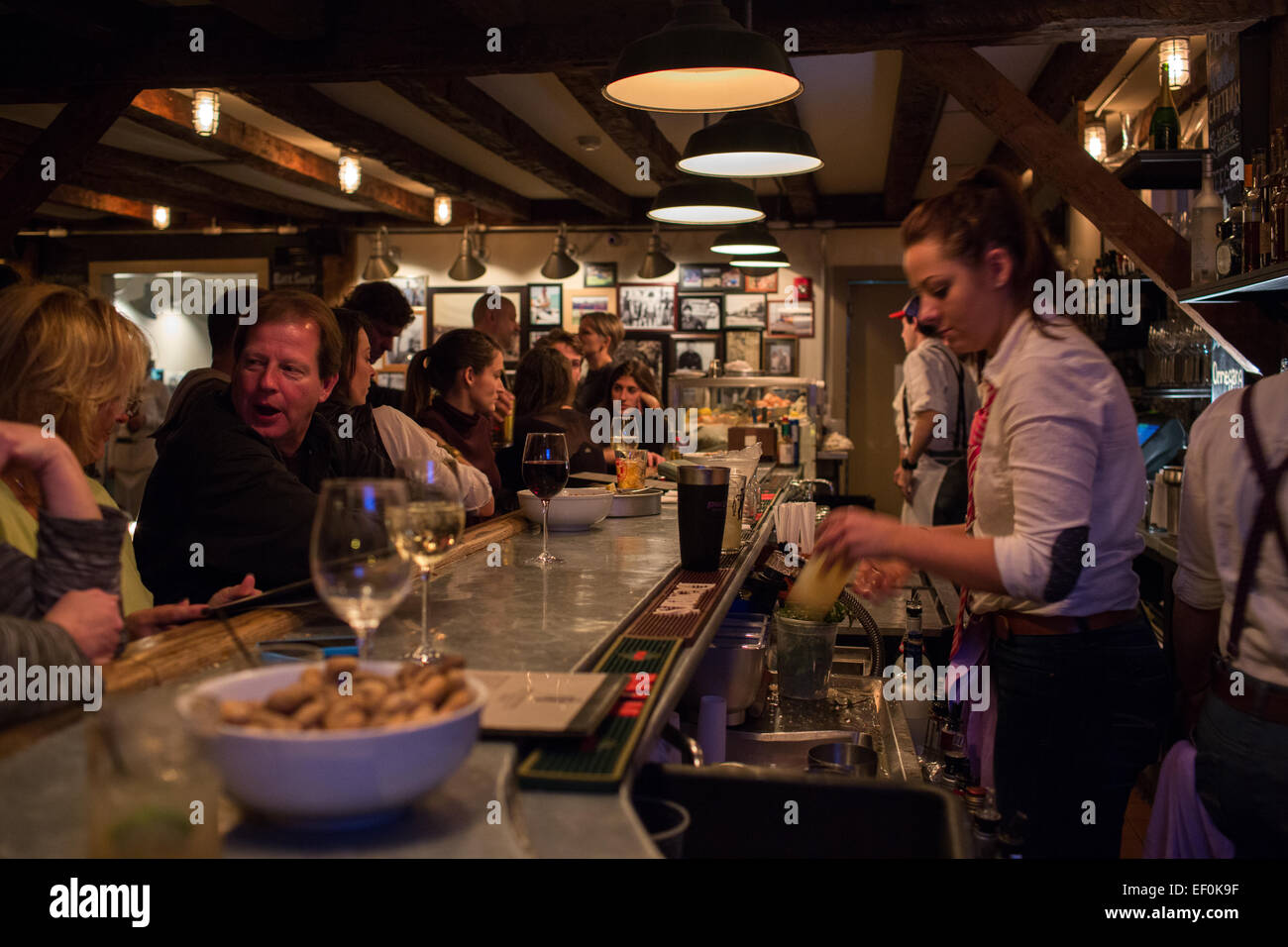 Customers dining at Purdy's Farmer and the Fish in North Salem, New York. Stock Photo