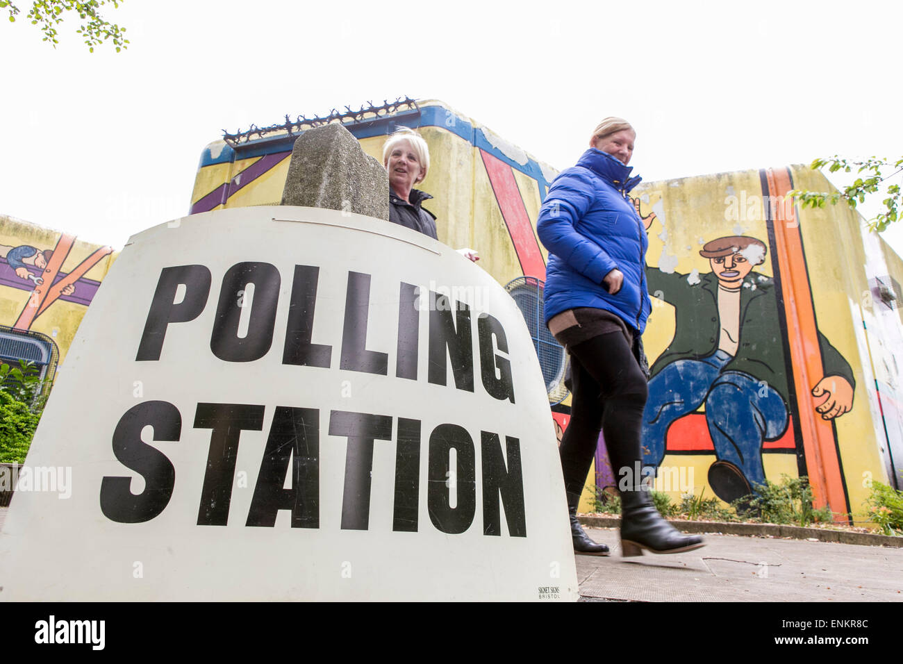 POLLING STATION -  Voting at Newton Heath Library, Newton Heath , Manchester today (Thurs 7th May 2015) Stock Photo