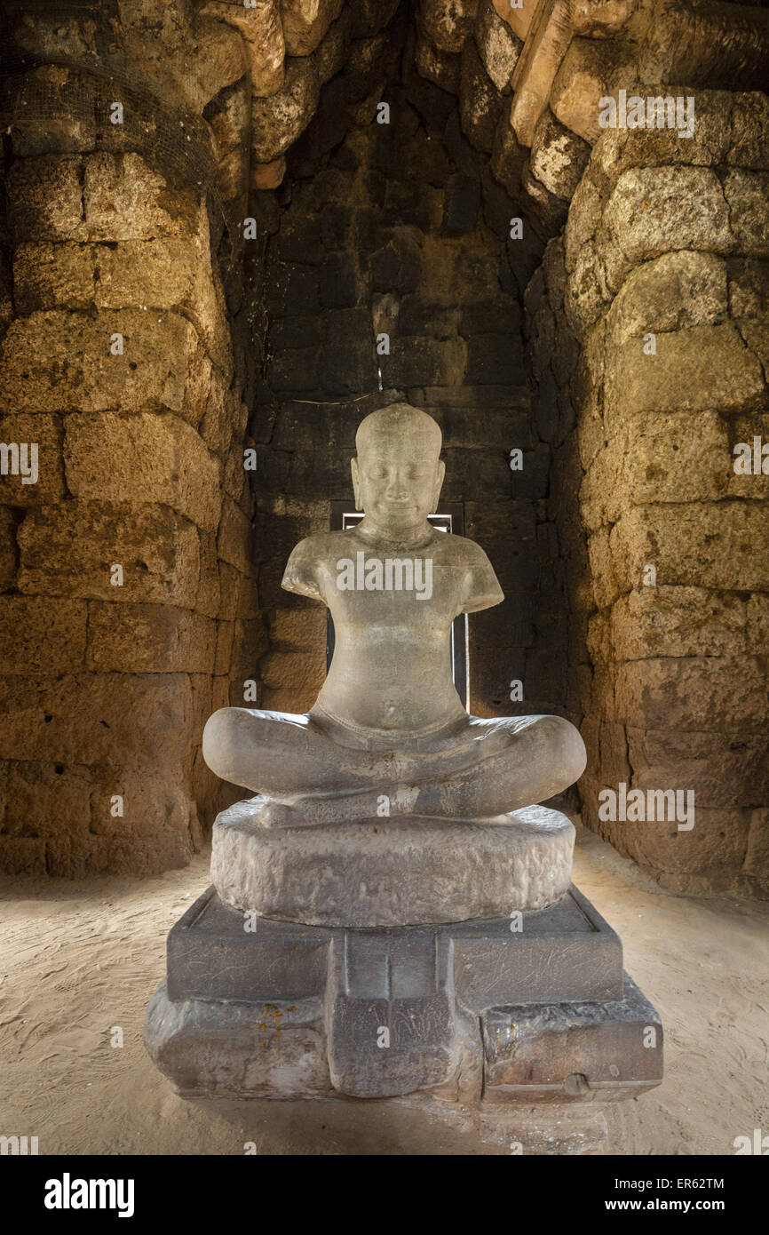 Sandstone statue of King Jayavarman VII in Prang Hin Daeng, Phimai Historical Park, Korat, Nakhon Ratchasima Province, Isan Stock Photo