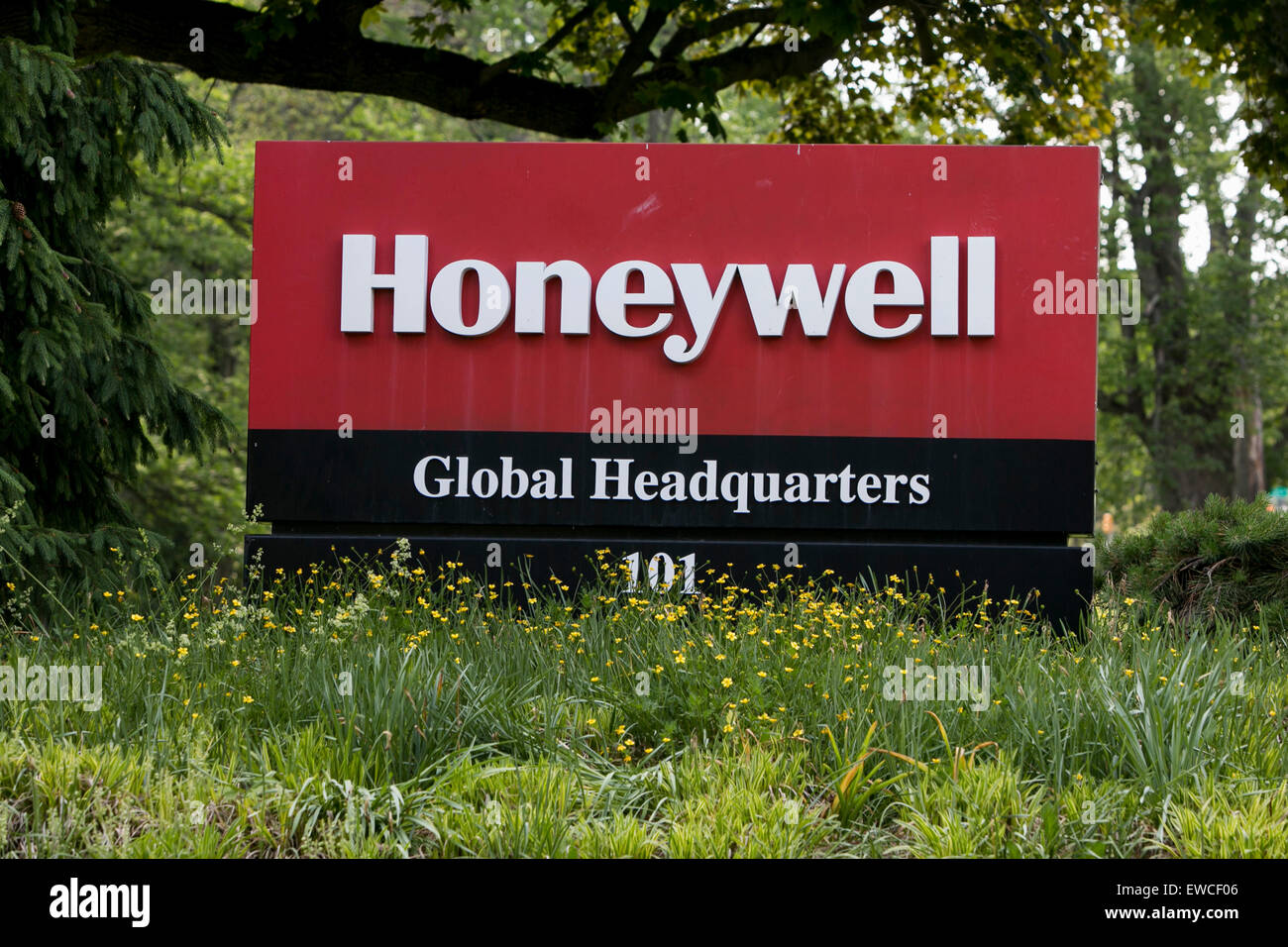 A logo sign outside of the headquarters of Honeywell International, Inc., in Morris Township, New Jersey. Stock Photo