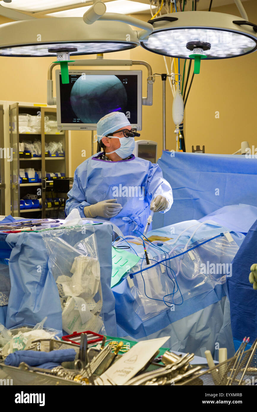 Englewood, Colorado - Dr. Paul Elliott performs minimally invasive lumbar spine surgery on a patient at Swedish Medical Center. Stock Photo