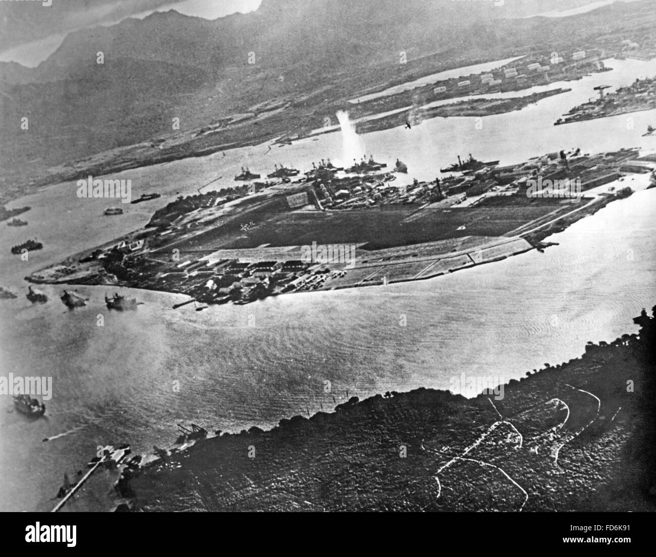 Aerial view on Pearl Harbor on 12/07/1941 Stock Photo - Alamy