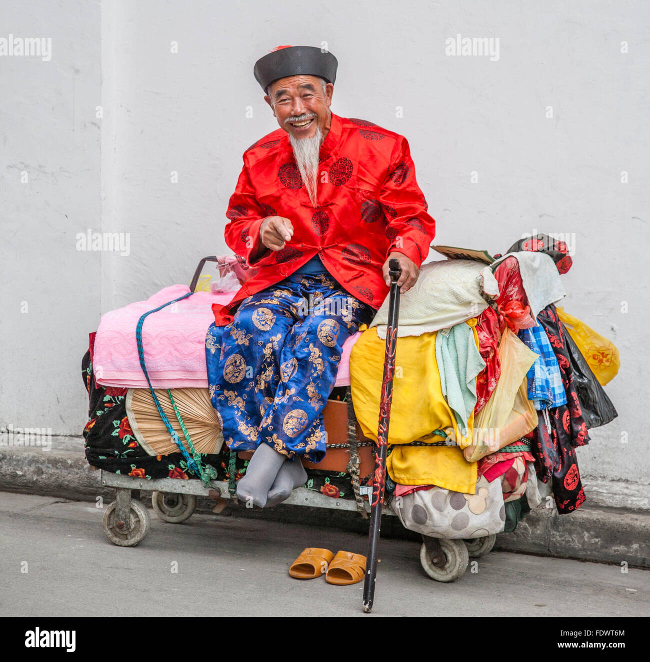 China, Shanghai, Old Town, Shanghai elder in colourful traditional garb Stock Photo