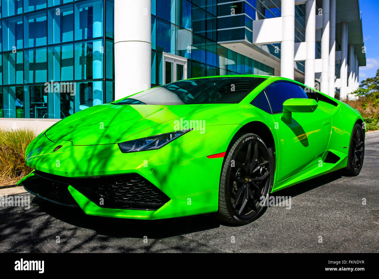 Green lamborghini huracan hi-res stock photography and images - Alamy