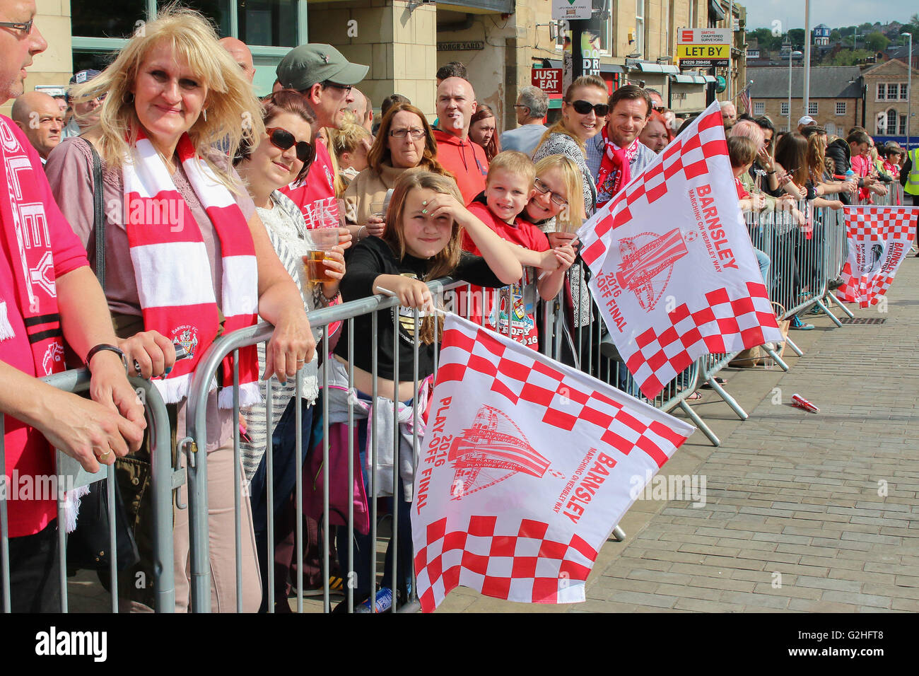 30.05.2016. Barnsley, England. Barnsley FC League One Football  play off  winners celebrations and parade. Barnsley FC Fans outside the Town Hall Stock Photo