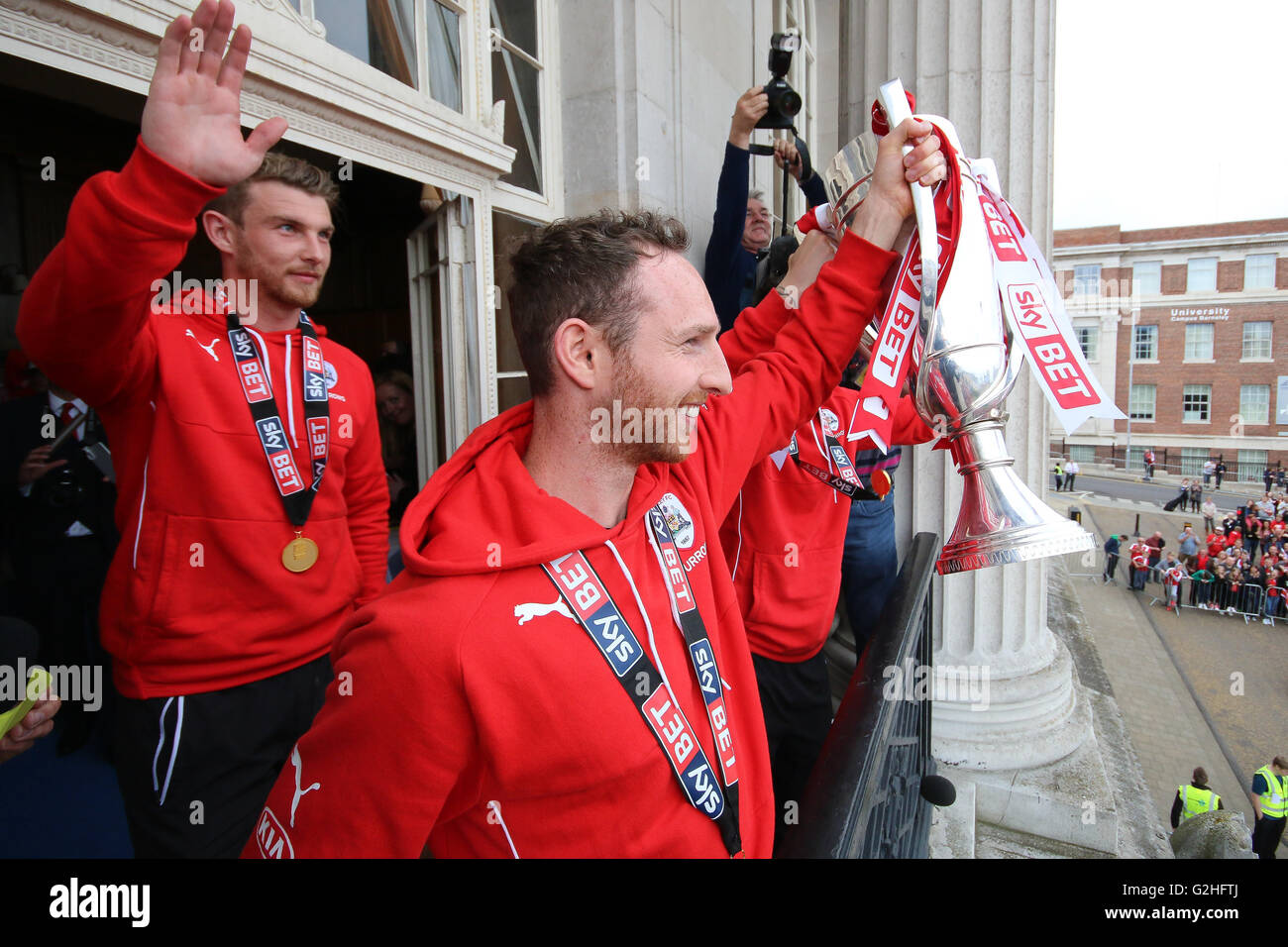 30.05.2016. Barnsley, England. Barnsley FC League One Football  play off  winners celebrations and parade. Barnsley FC Players walk out onto the Balcony of the Town Hall to thousands of cheering fans Stock Photo