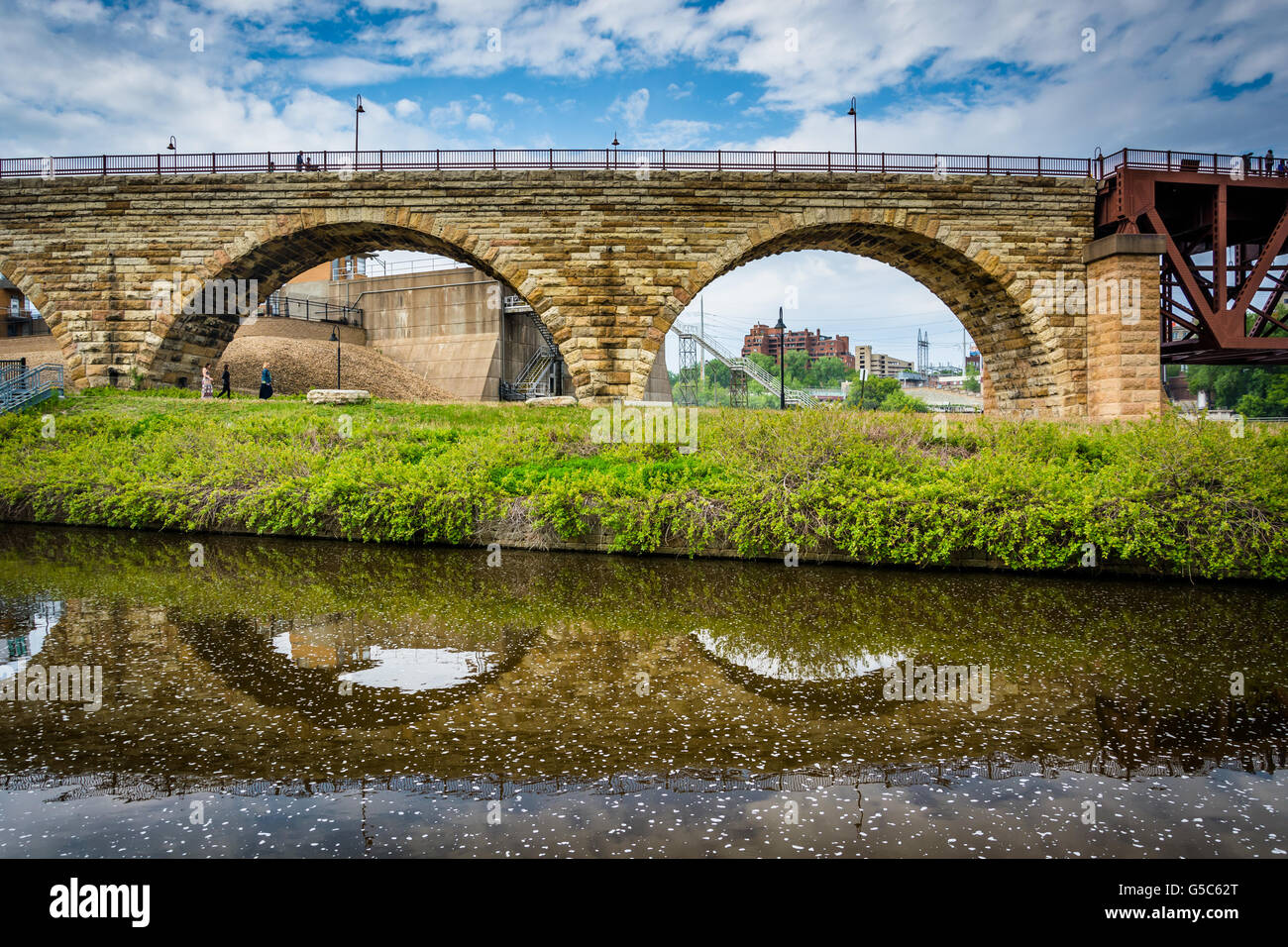 The Stone Arch Bridge, in downtown Minneapolis, Minnesota. Stock Photo