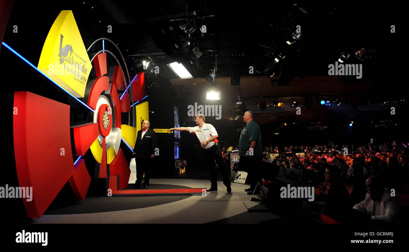 Martin Adams competes against Anthony Fleet during the BDO 2010 Lakeside World Championships at Lakeside Country Club, Frimley Green. Stock Photo