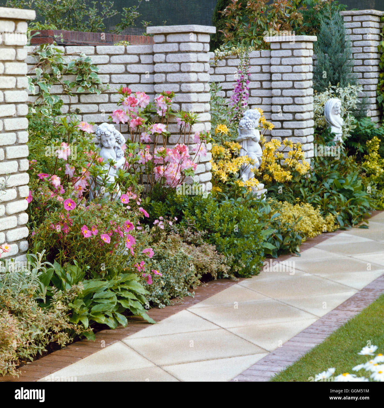 Statues - in Roman Style garden - (Please credit: Photos Horticultural/- designer Peter Rogers)   STA021317  Compulsor Stock Photo