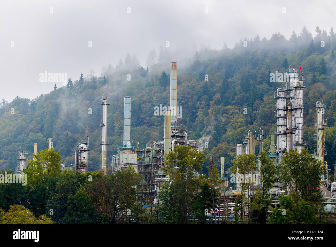 A Vancouver Petroleum Oil Refinery In The Burrard Inlet At The Base Of Burnaby Mountain Recieves Raw Oil And Gas From Pipelines And Processes The R... Stock Photo