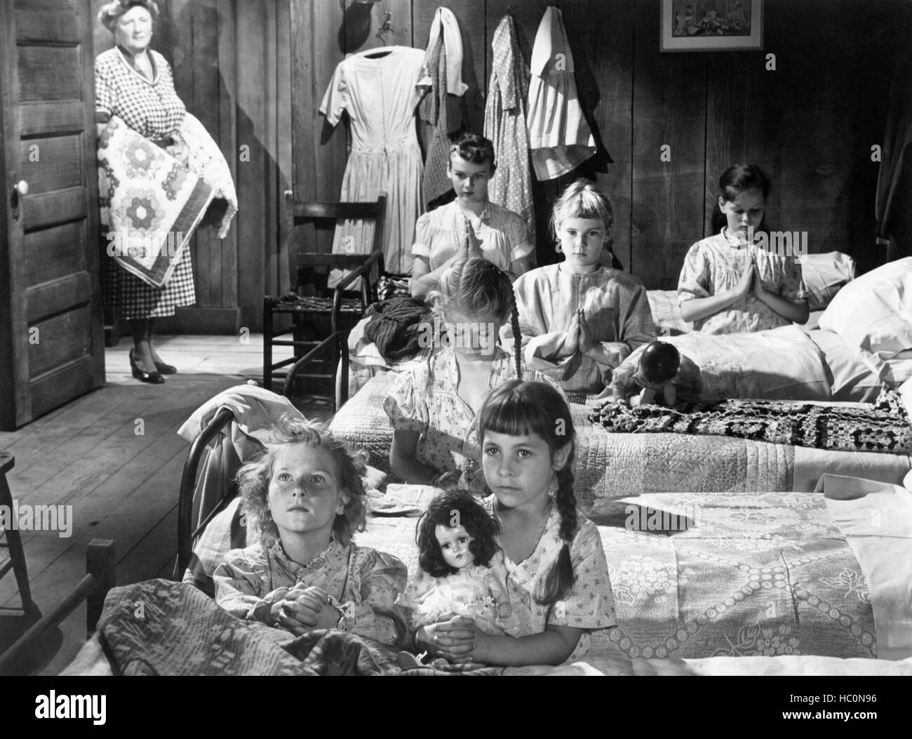 MA AND PA KETTLE AT HOME, Marjorie Main (standing), 1954 Stock Photo