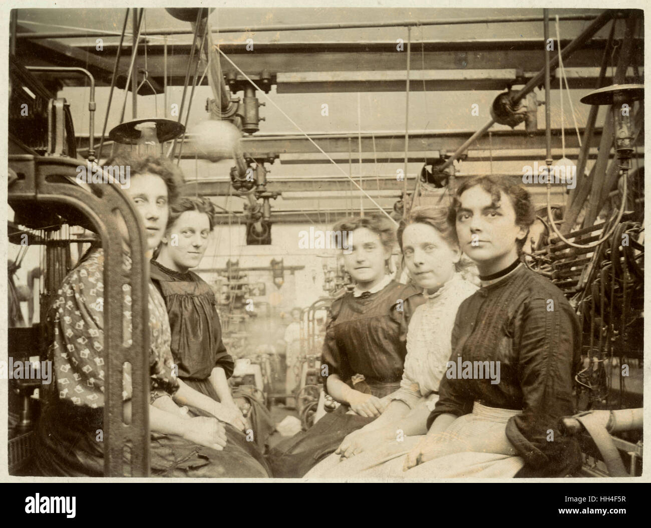 Mill Workers - Spinning - Rochdale, Lancashire. Stock Photo