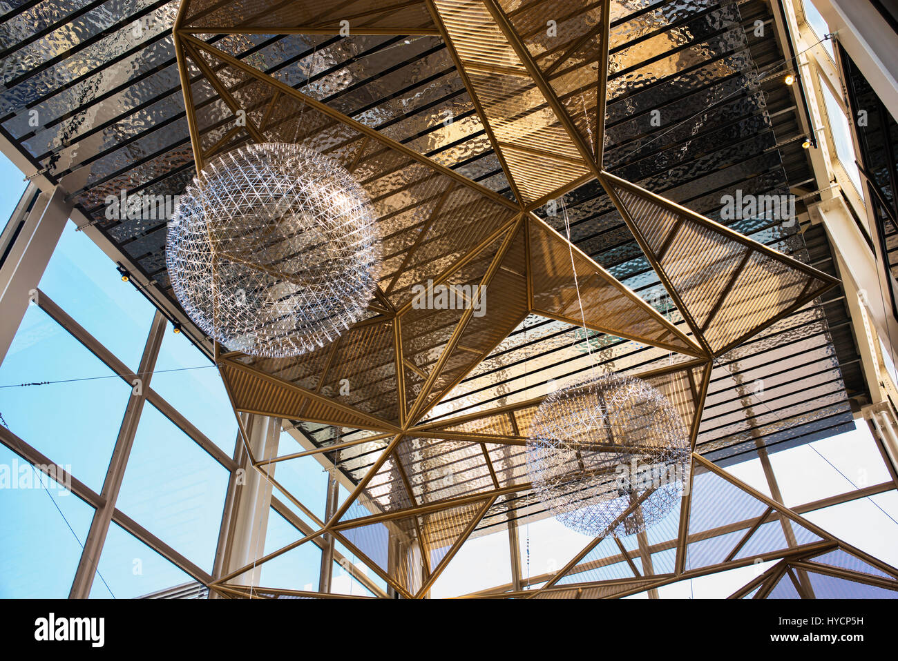 Malin Architectural Expanded Metal Kite sculptures at Centre MK, Milton Keynes Shopping Centre. Milton Keynes, Buckinghamshire, England Stock Photo