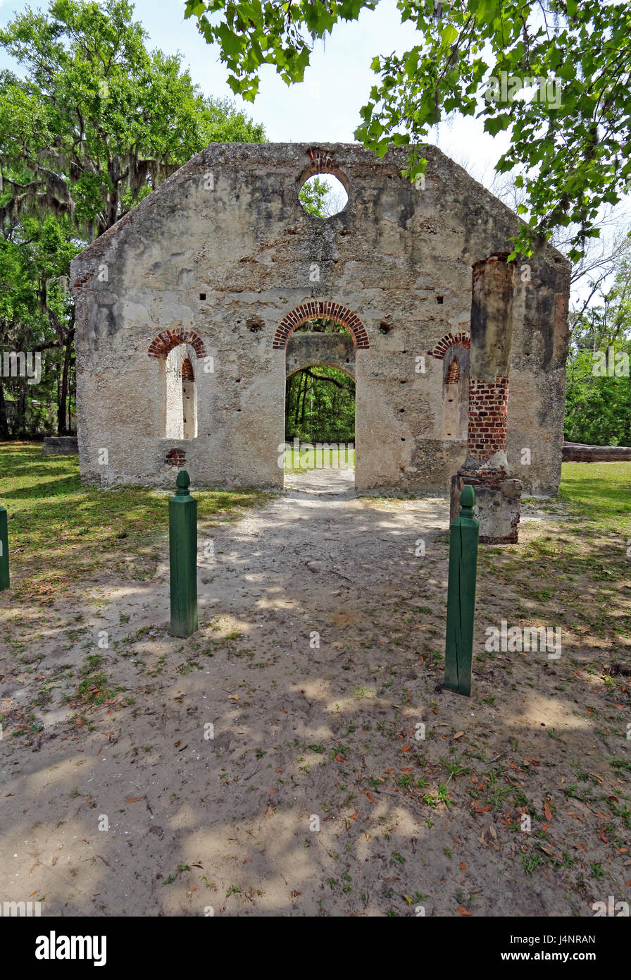 Tabby wall ruins of the Chapel of Ease from Saint Helenas Episcopal Church on Saint Helena Island in Beaufort County, South Carolina vertical Stock Photo