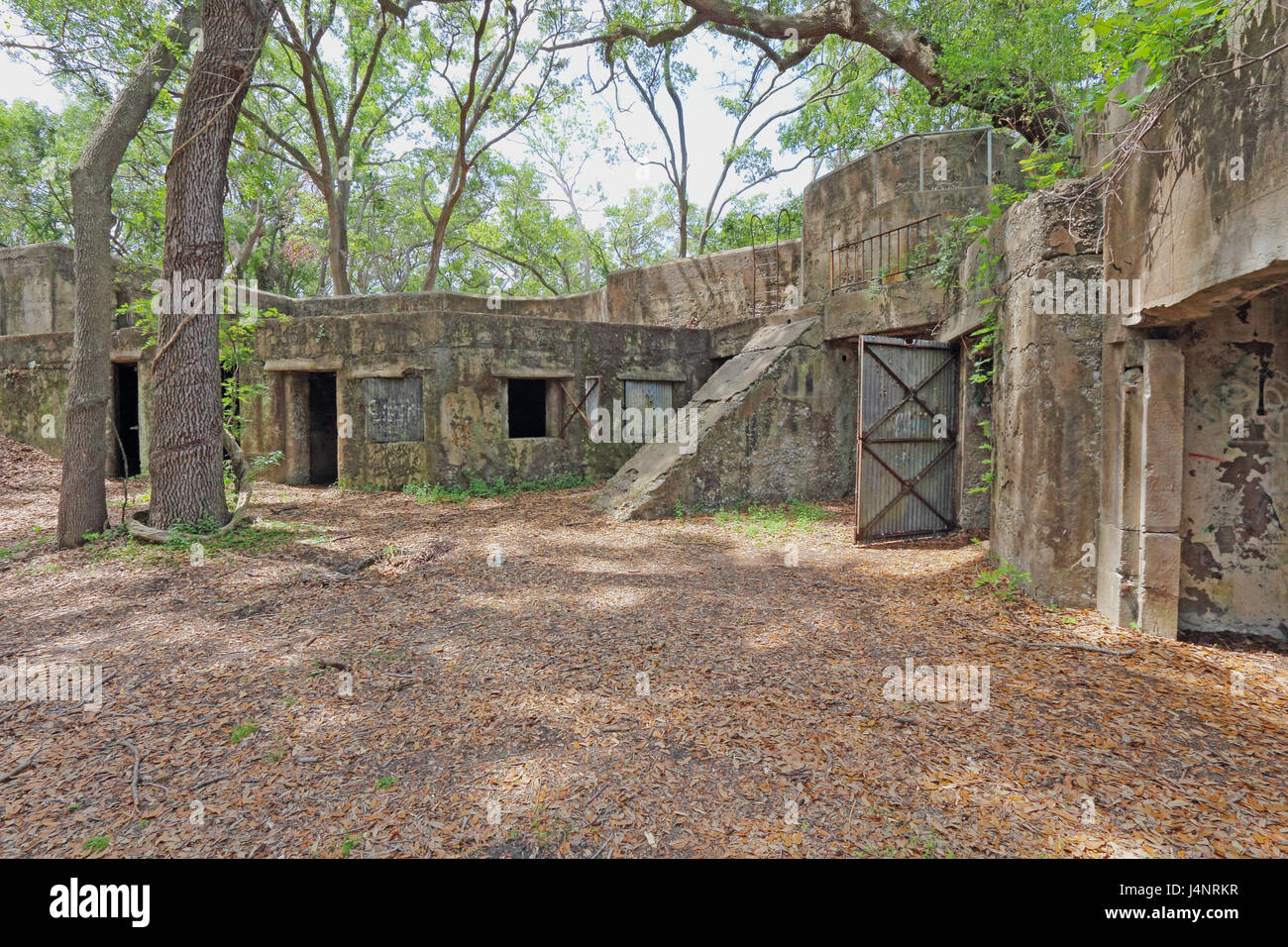 Concrete ruins of the gun battery at Fort Fremont, constructed during the Spanish-American war beginning in 1899, on Saint Helena Island in Beaufort C Stock Photo