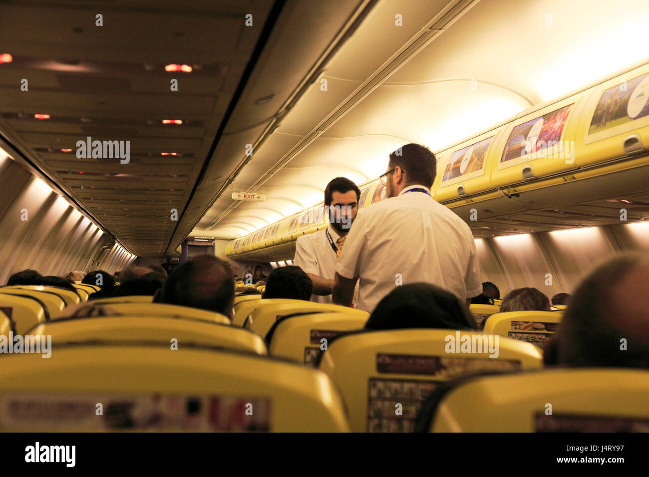 Ryanair full plane hi-res stock photography and images - Alamy