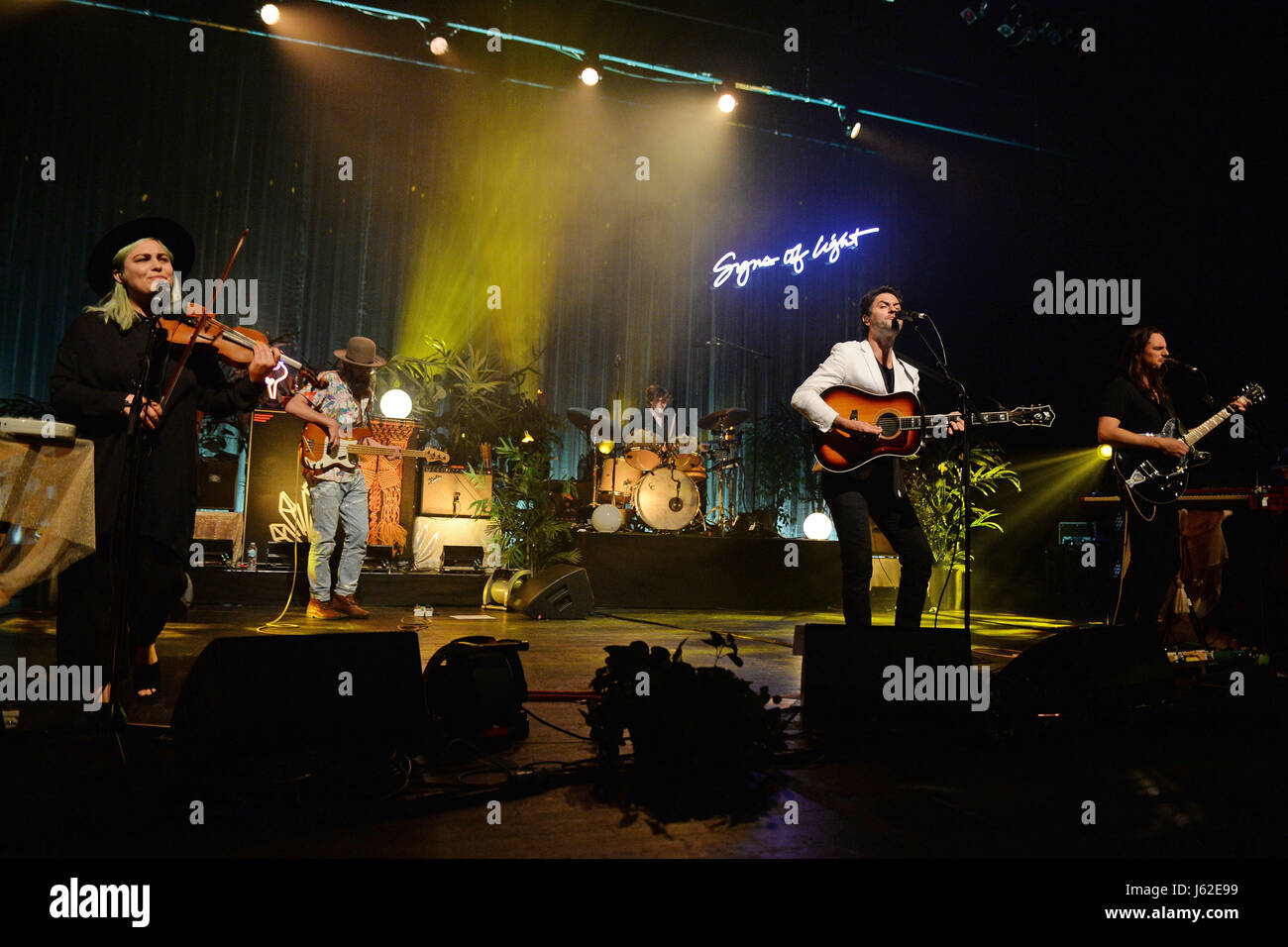 Miami Beach, Florida, USA. 18th May, 2017. Charity Rose Thielen, Chris Zasche, Tyler Williams, Jonathan Russell and Matt Gervais of The Head And The Heart performs at the Fillmore on May 18, 2017 in Miami Beach, Florida. Credit: MediaPunch Inc/Alamy Live News Stock Photo