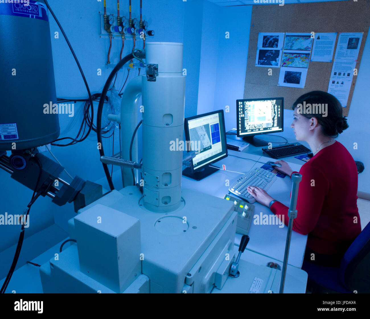 Scanning electron microscope in use at the Research Laboratory for Archaeology & the History of Art at the University of Oxford. Stock Photo