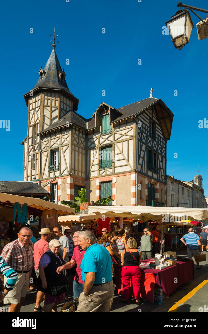 Busy Rue de Temple on popular market day at this pretty south western historic bastide town. Eymet; Bergerac; Dordogne; France Stock Photo