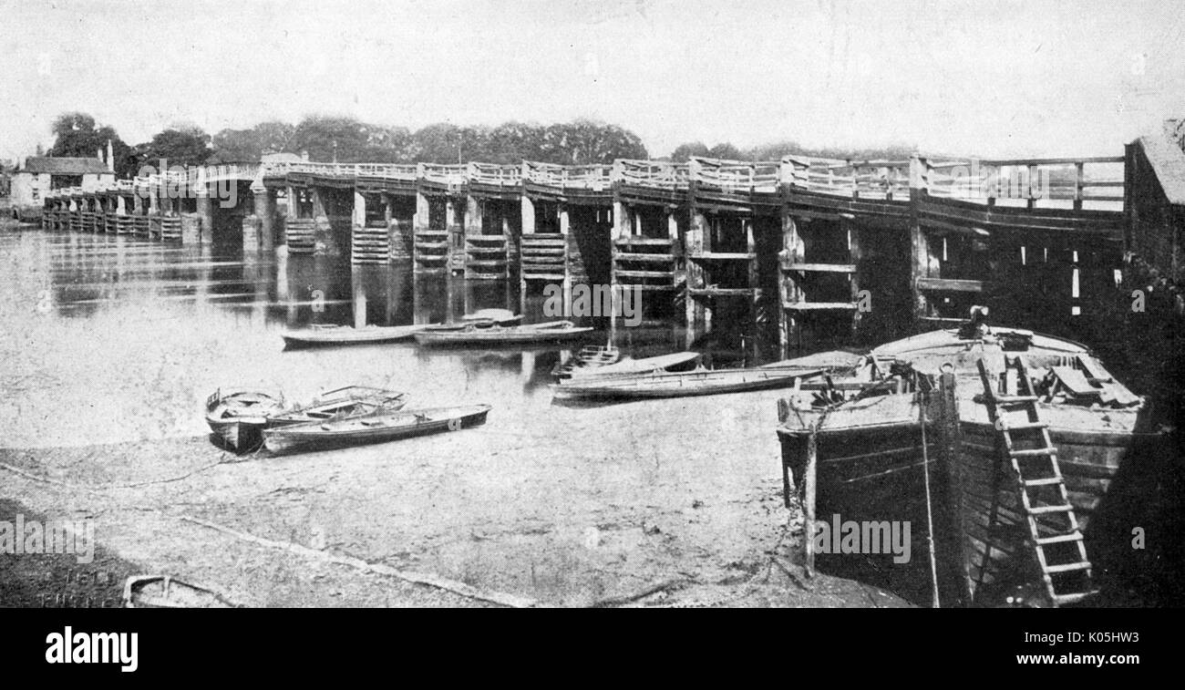 Old Putney Bridge.         Date: circa 1900 Stock Photo