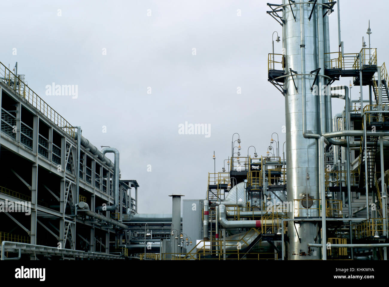 Section of the distillery plant of a modern oil refinery with a fractionating column, tanks and pipelines Stock Photo