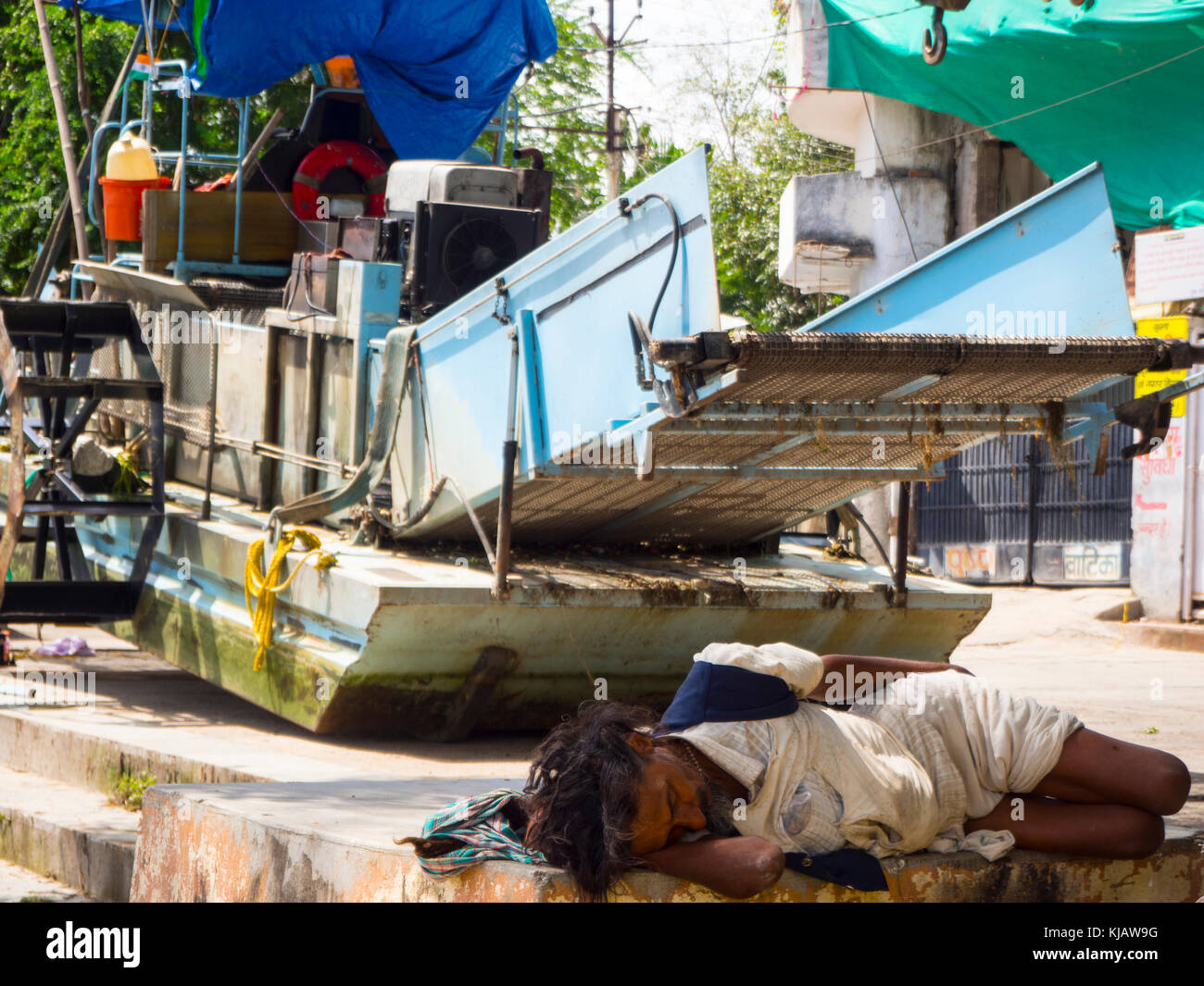 sleeping poor man - hindu bagger - old Udaipur Rajastan India Stock Photo