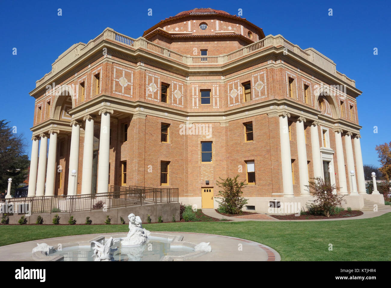 Atascadero City Hall   Atascadero, CA   DSC05377 Stock Photo