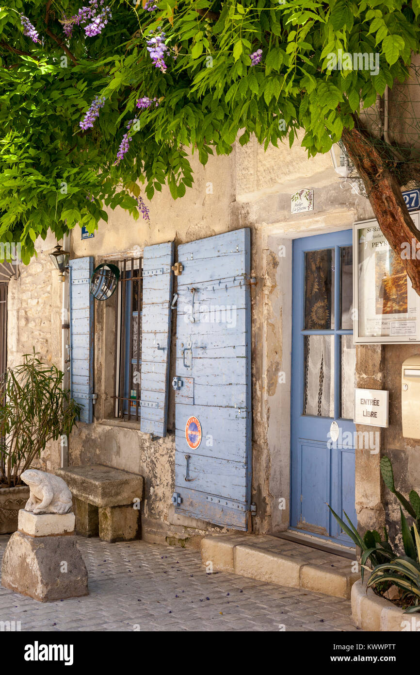 Blue shutters and entrance to Atelier La Glycine in Saint Remy de Provence, France Stock Photo