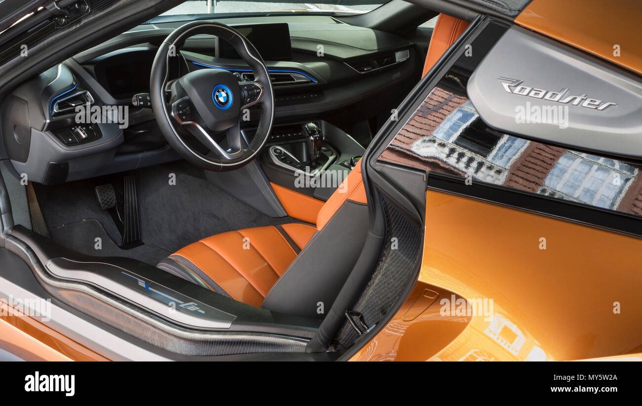 Torino, Italy. 6th June 2018. Dashboard and steering wheel of hybrid car BMW i8 Roadster. 2018 edition of Parco Valentino car show hosts cars by many automobile manufacturers and car designers inside Valentino Park in Torino, Italy. Credit: Marco Destefanis/Alamy Live News Stock Photo